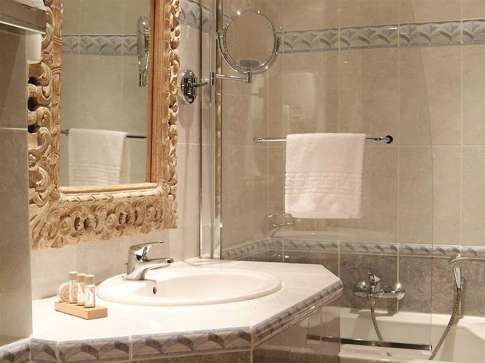 Hotel Chateau De La Tour Cannes 4*,  Frankrijk